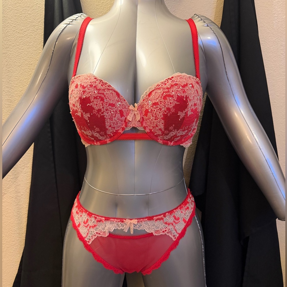 Victoria's Secret Dream Angels Christmas Edition Multi-way Bra & Thong Set